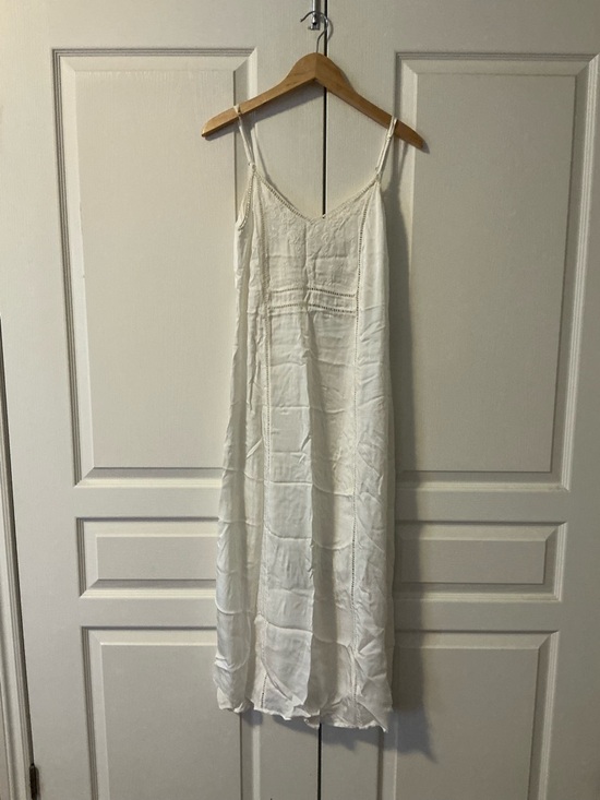 Zara Dresses & Skirts - Zara White Lightweight V-Neck Midi Dress, M